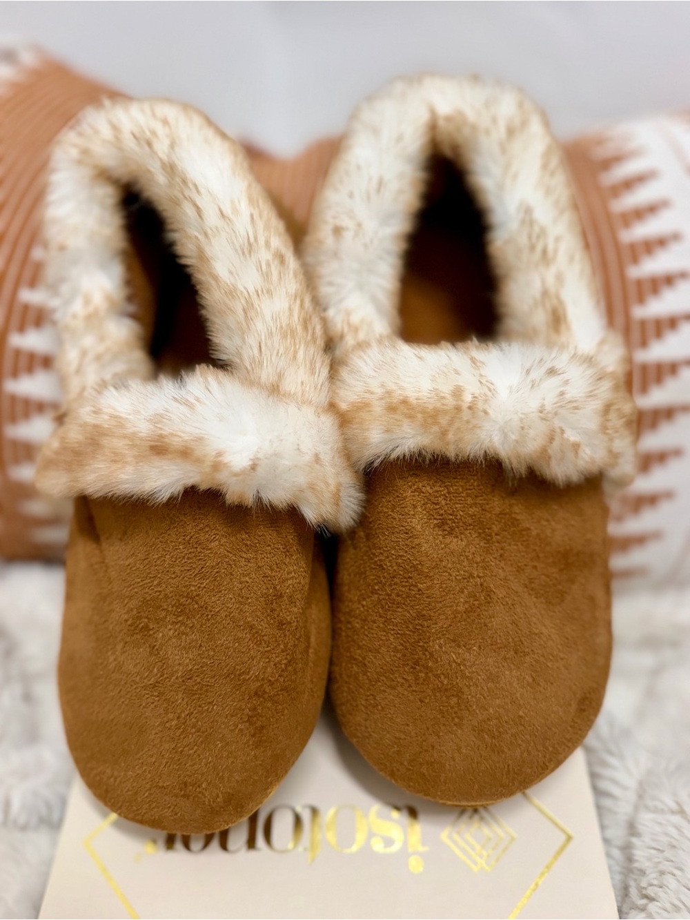 Isotoner Women’s Memory Foam Faux Fur Slippers – Size 8/9 – NWT